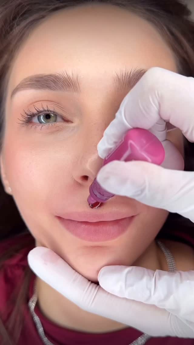 Yeni Trend Gül Kurusu Dudaklar 👄 

#dudakrenklendi̇rme #kalıcıruj #kalıcımakyaj